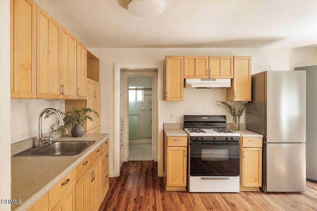 808 810 N Vendome Street Property Photo 8
