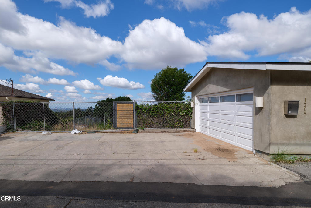 1205 E Loma Alta Drive Property Photo 3
