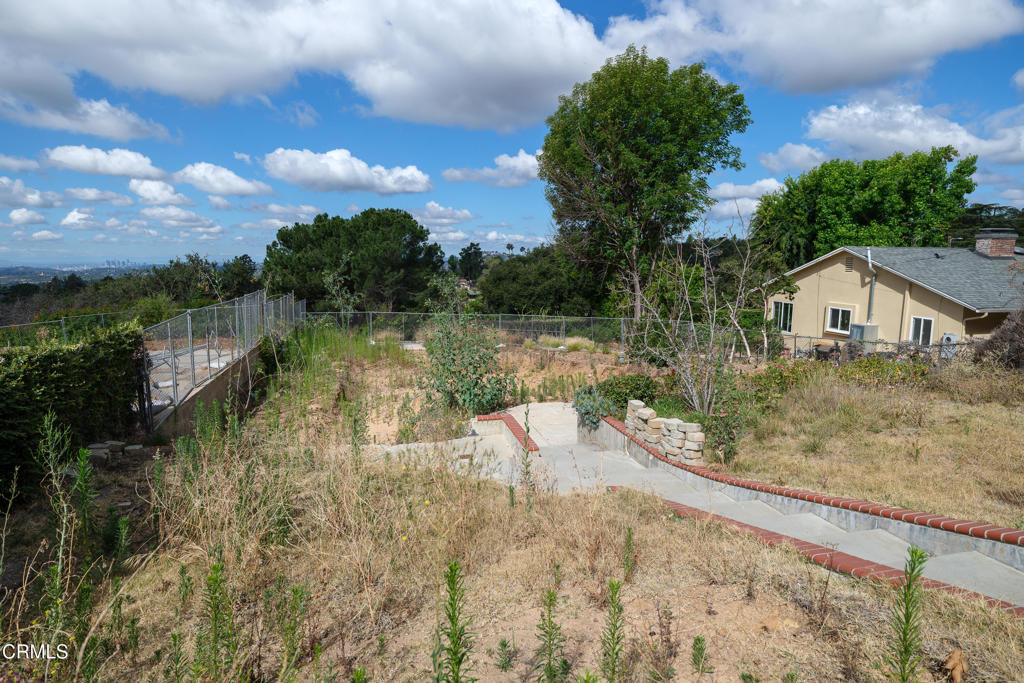 1205 E Loma Alta Drive Property Photo 4