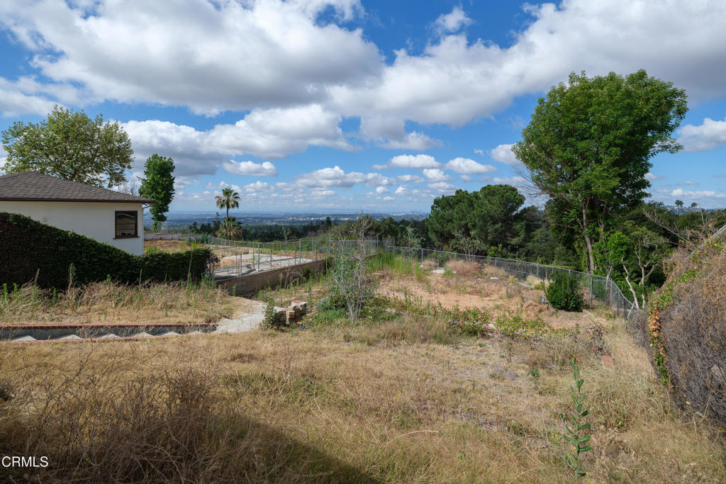 1205 E Loma Alta Drive Property Photo 5