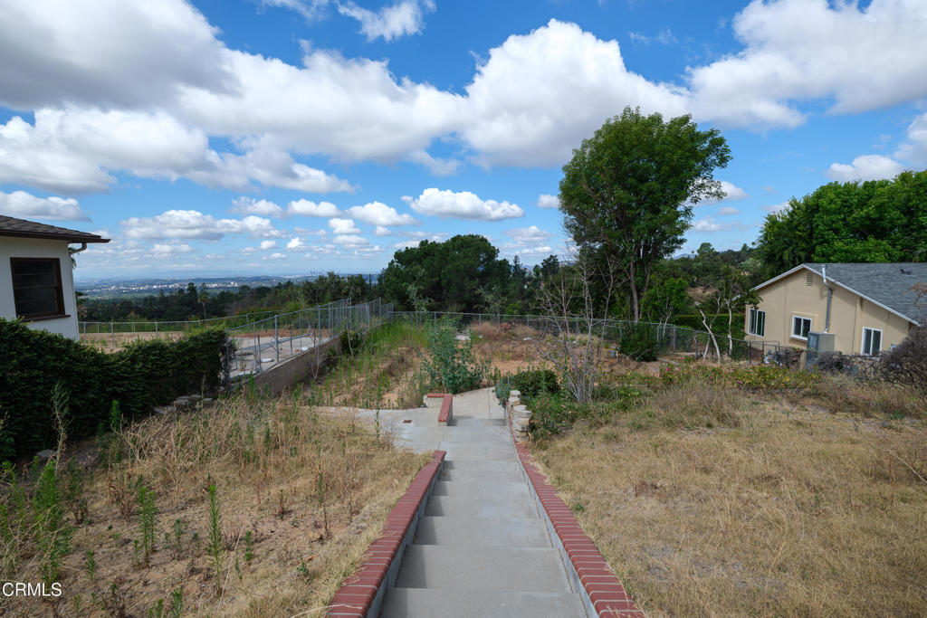 1205 E Loma Alta Drive Property Photo 6