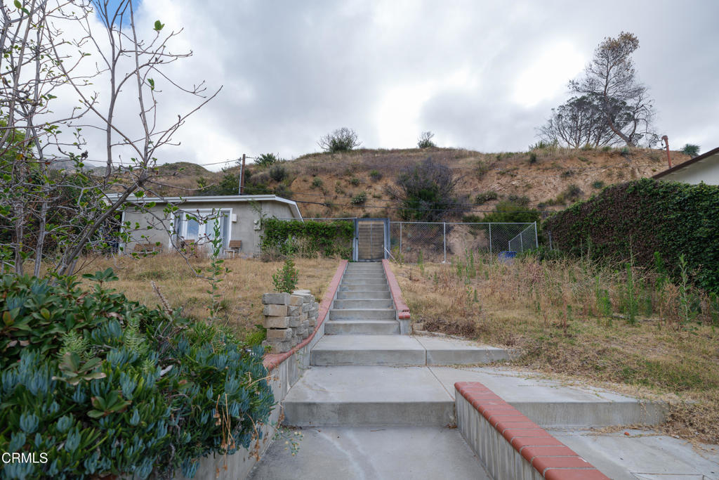 1205 E Loma Alta Drive Property Photo 7