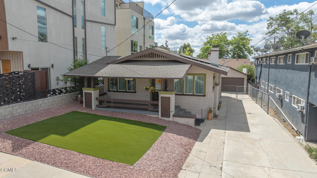 6158 Oak Crest Way Property Photo 1