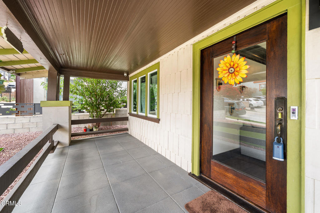 6158 Oak Crest Way Property Photo 4