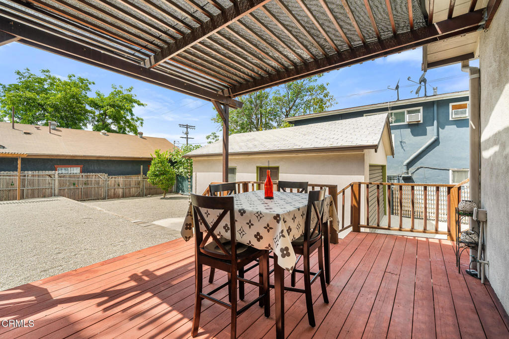 6158 Oak Crest Way Property Photo 9