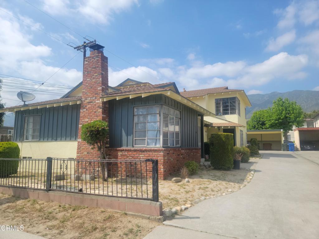 637 W Altadena Drive Property Photo 1