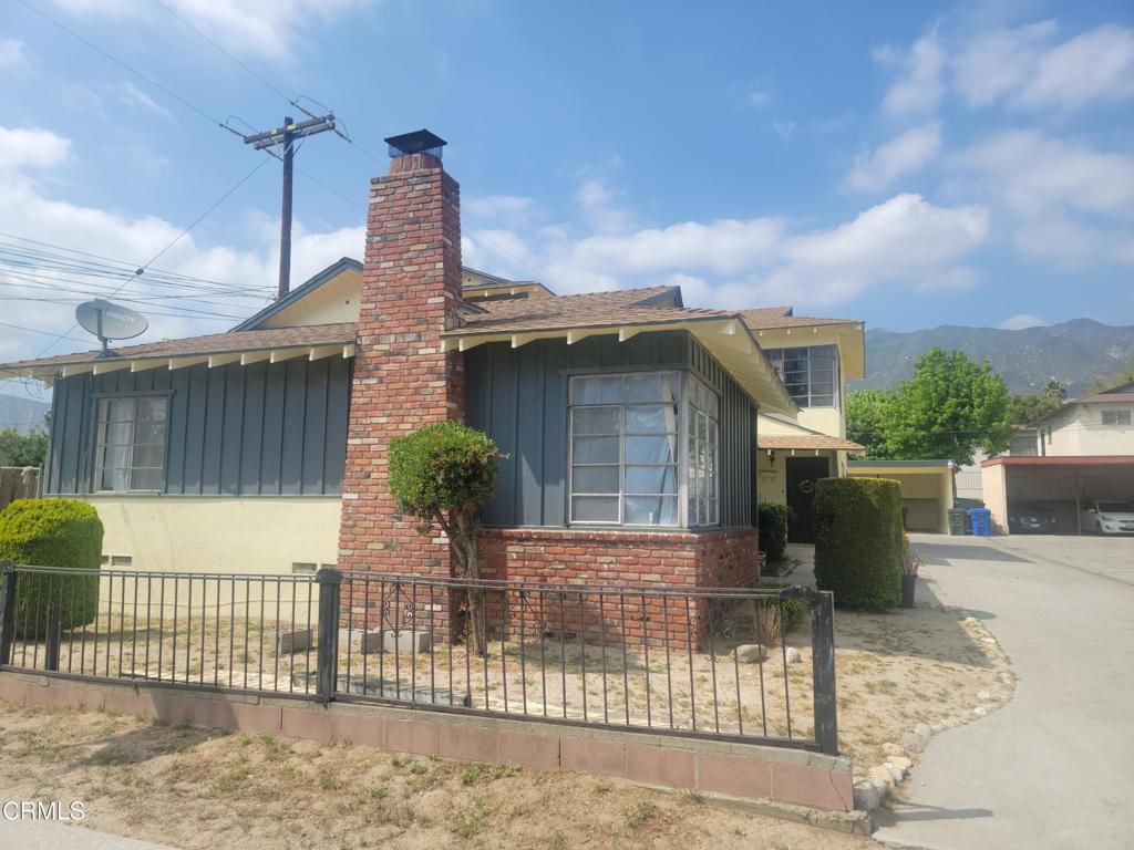 637 W Altadena Drive Property Photo 2