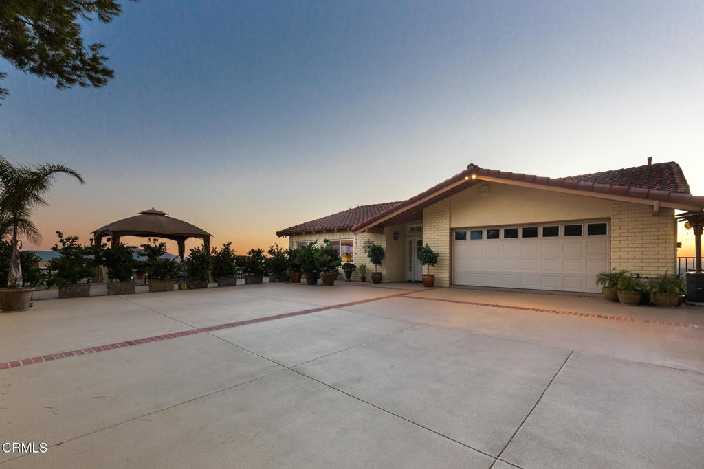 1234 E Tujunga Avenue Property Photo 1