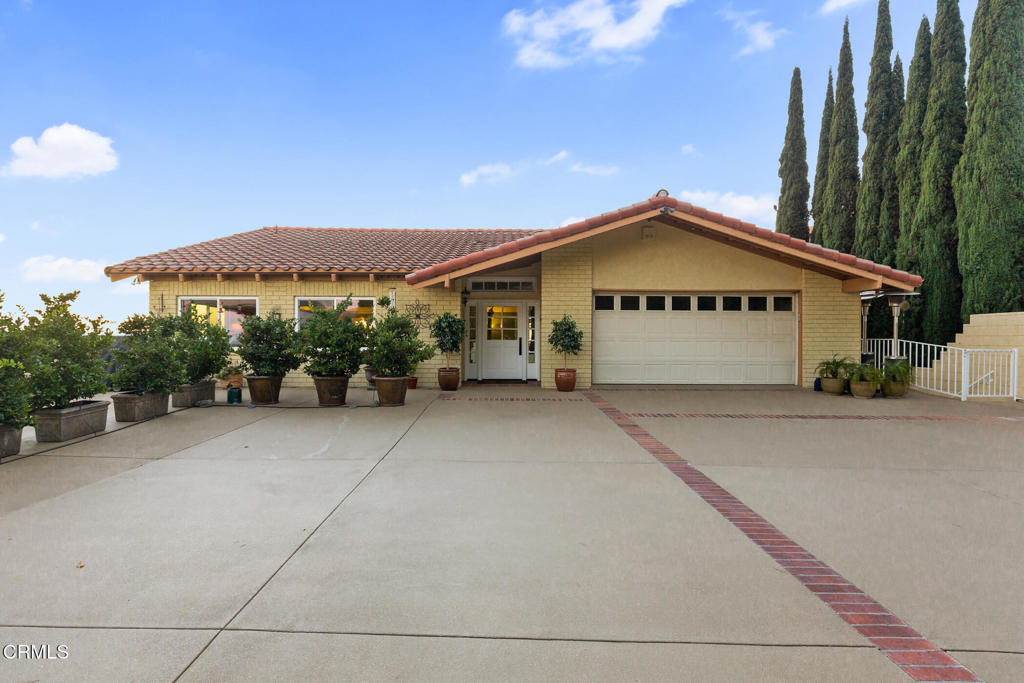 1234 E Tujunga Avenue Property Photo 2