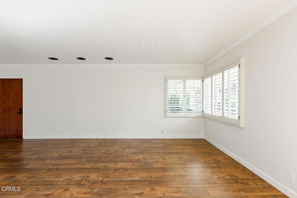 1233 N Columbus Avenue 3a Property Photo 3