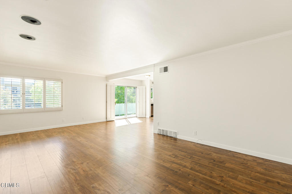 1233 N Columbus Avenue 3a Property Photo 4