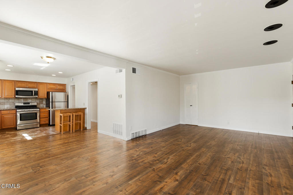 1233 N Columbus Avenue 3a Property Photo 5