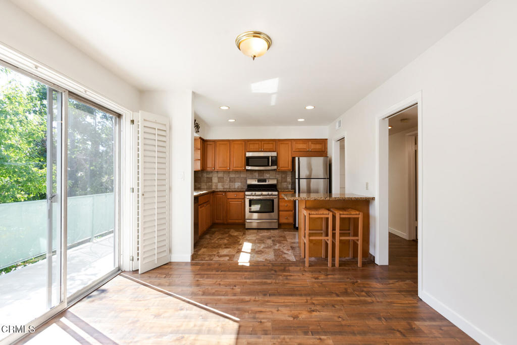 1233 N Columbus Avenue 3a Property Photo 6