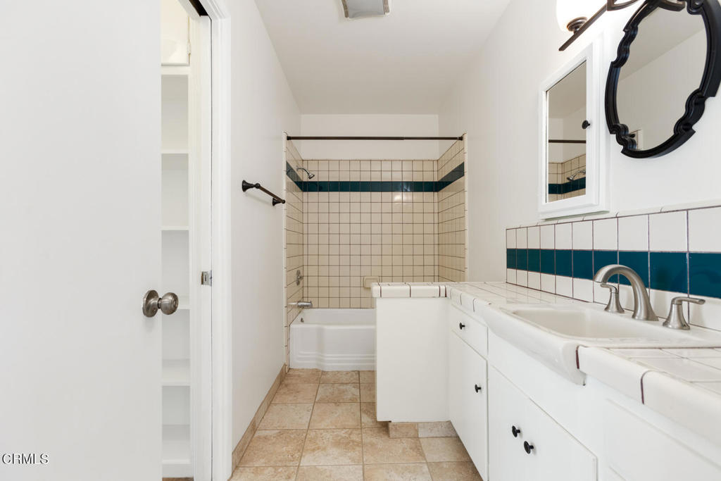 1233 N Columbus Avenue 3a Property Photo 17