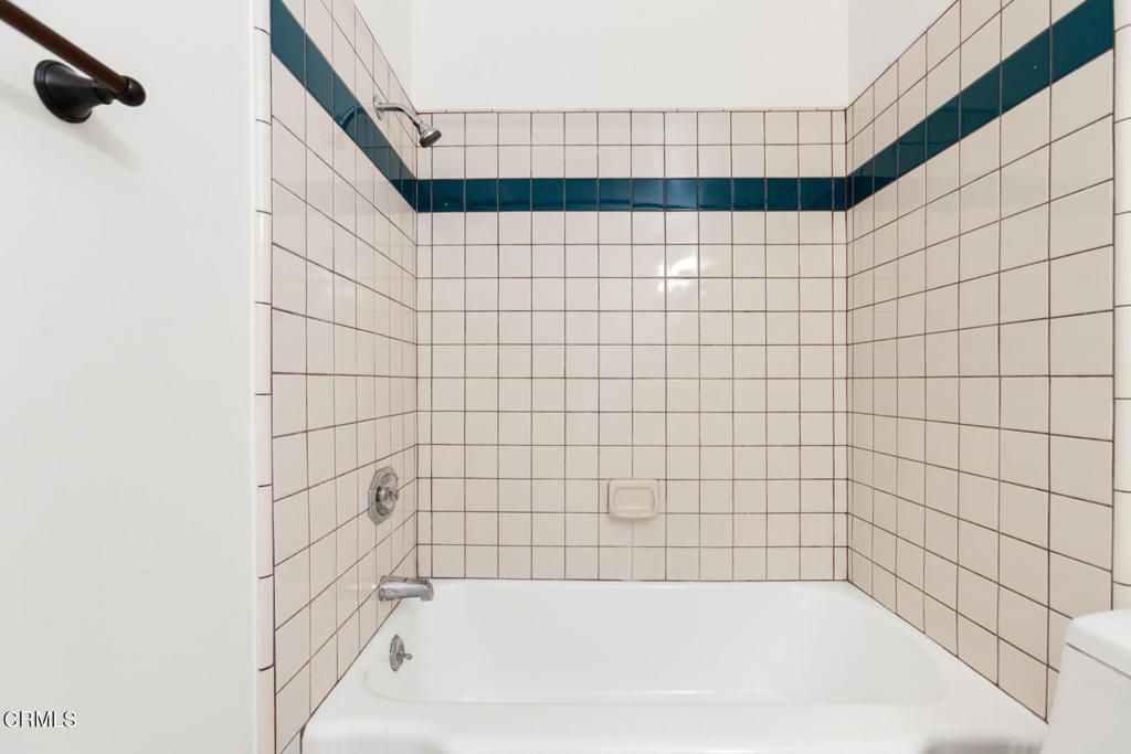 1233 N Columbus Avenue 3a Property Photo 19