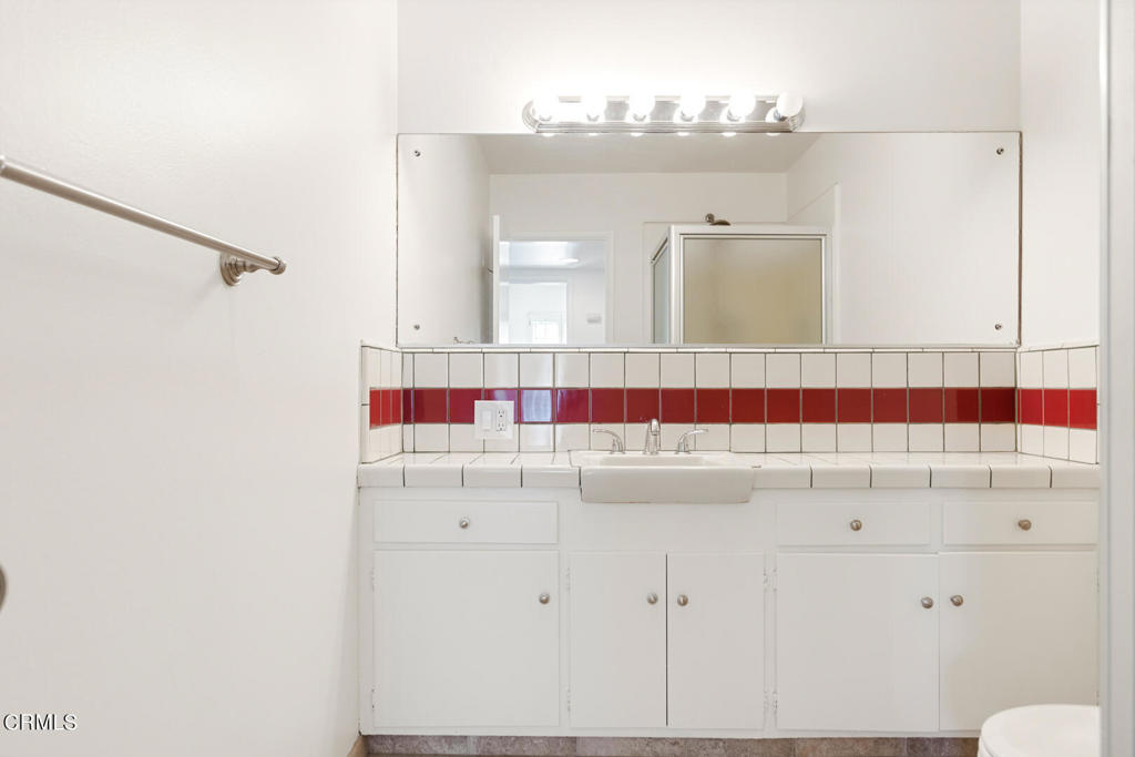 1233 N Columbus Avenue 3a Property Photo 26