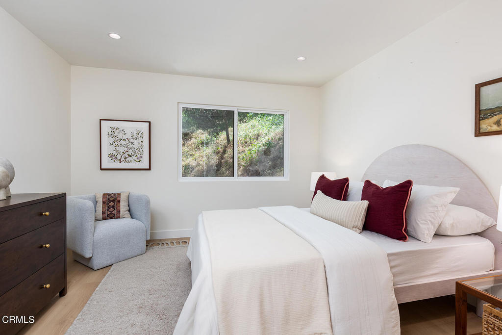 981 Glen Oaks Boulevard Property Photo 17