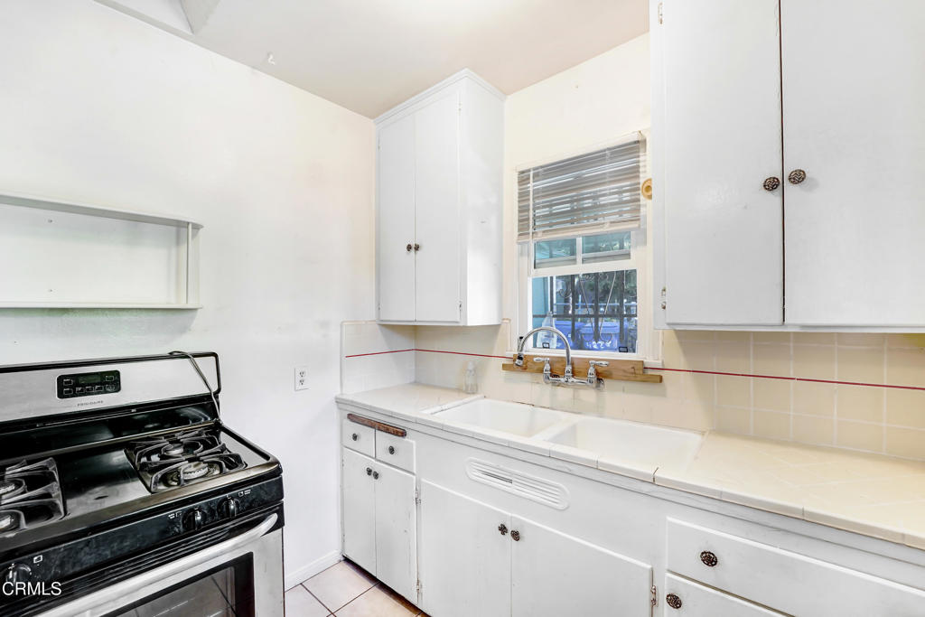 4824 Toland Way Property Photo 4