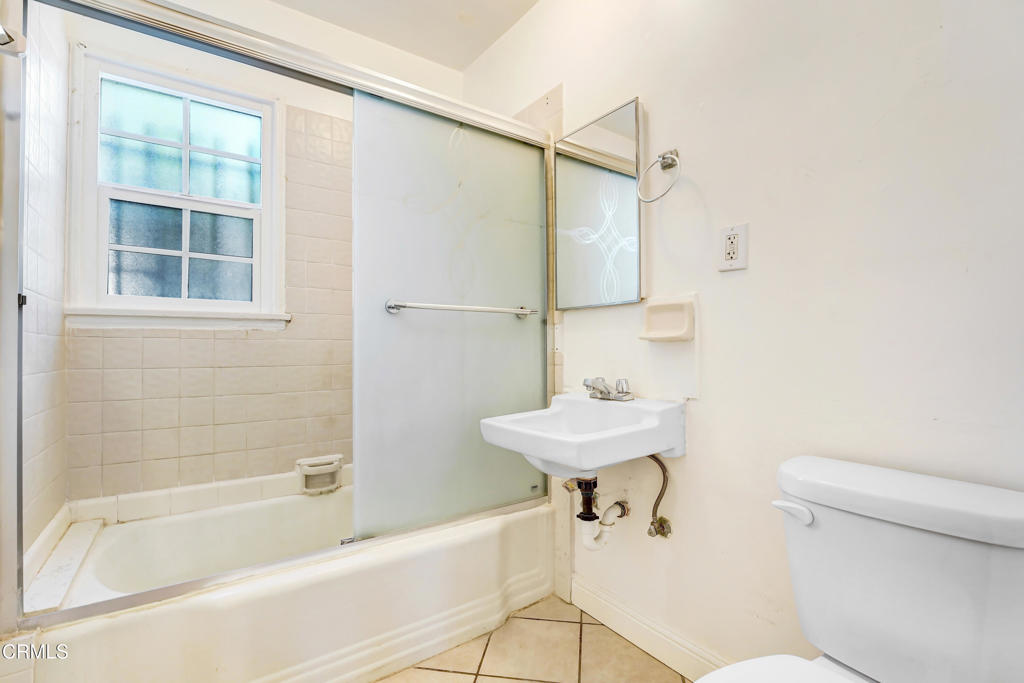 4824 Toland Way Property Photo 12