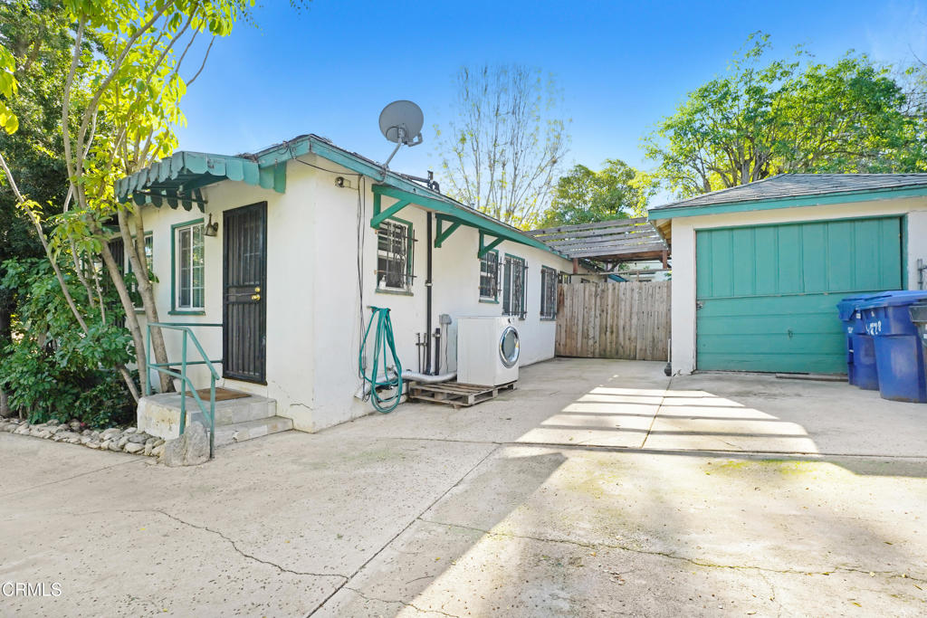 4824 Toland Way Property Photo 13