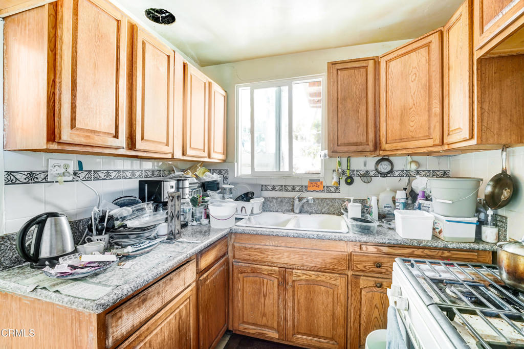 4824 Toland Way Property Photo 15