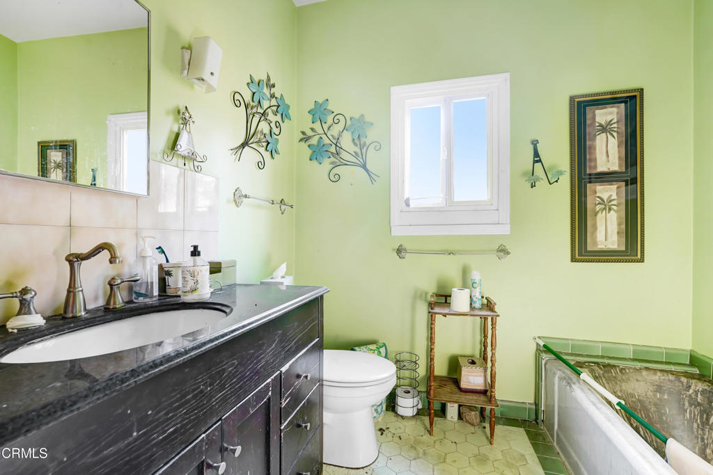 4824 Toland Way Property Photo 19