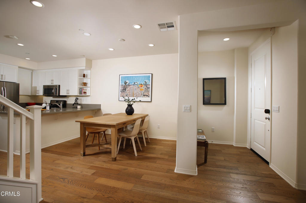 281 N Mar Vista 14 Property Photo 4