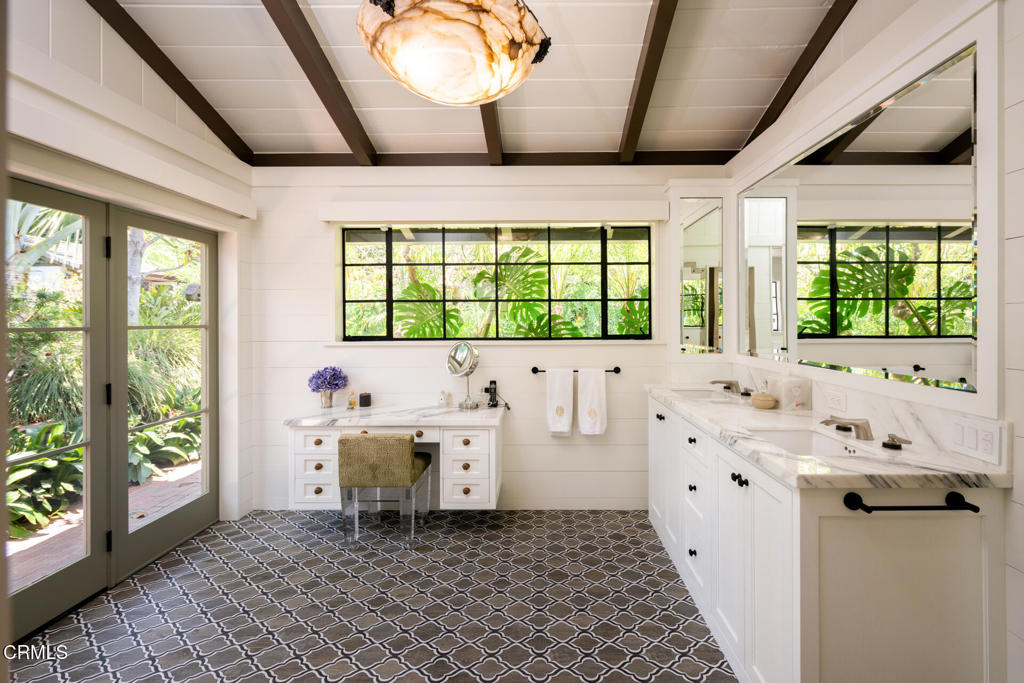1115 S Oak Knoll Avenue Property Photo 12