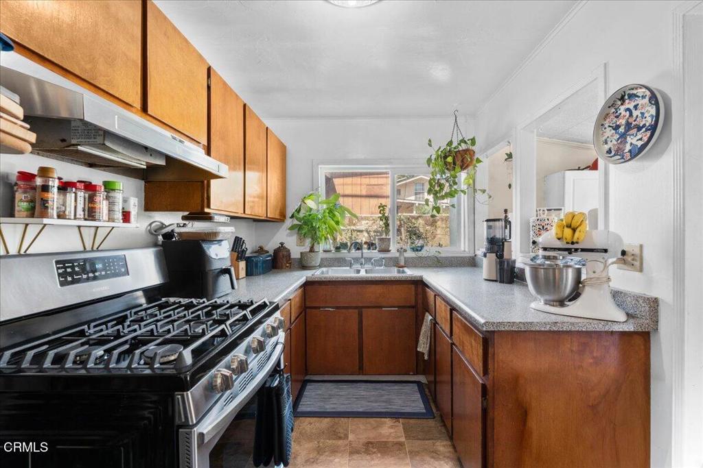 815 N Kenwood Street Property Photo 24