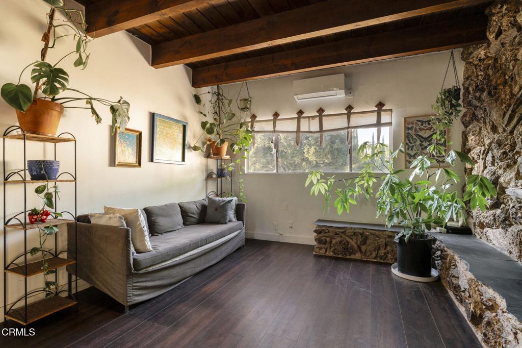 9900 Sunland Boulevard Property Photo 21