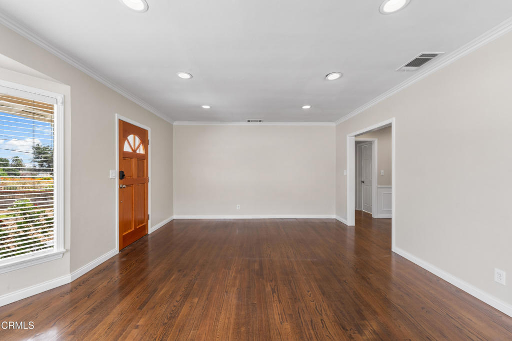 3101 N Olive Avenue Property Photo 8