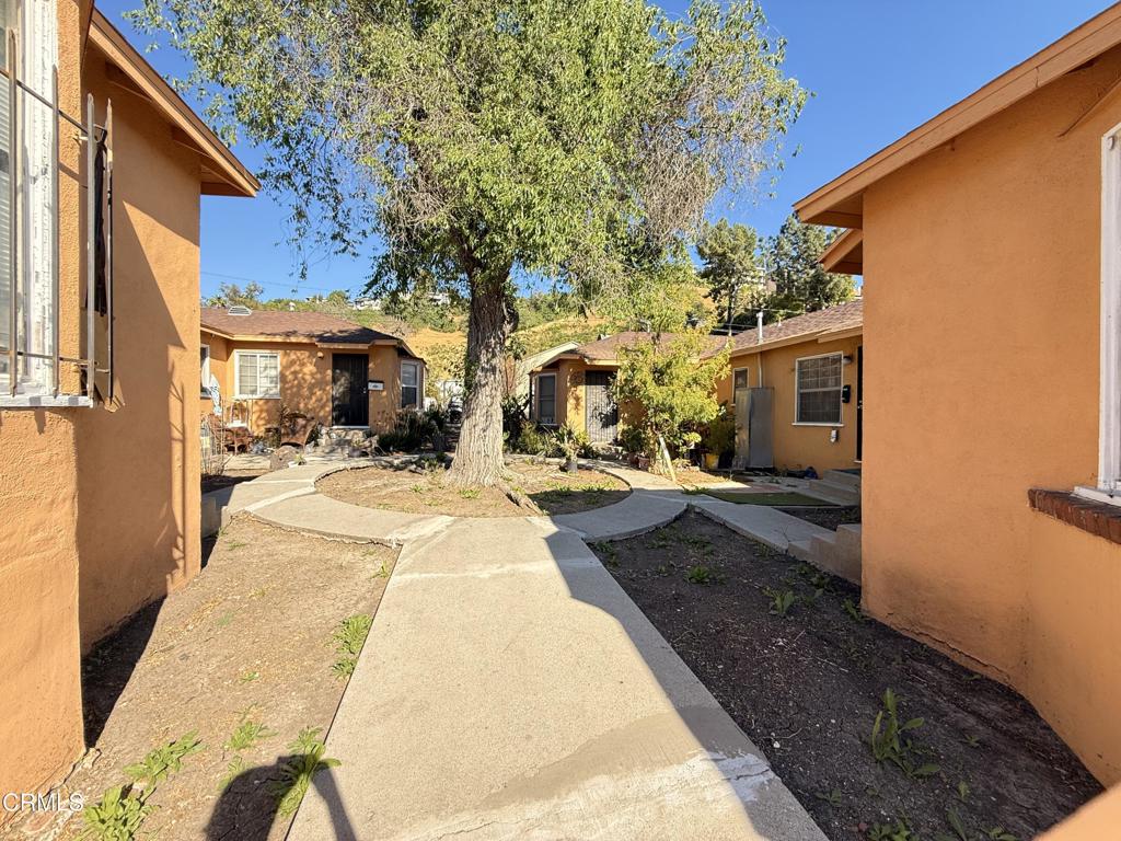 2408 2410 N Eastern Avenue Property Photo 4