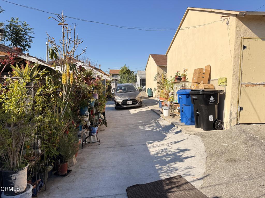 2408 2410 N Eastern Avenue Property Photo 16
