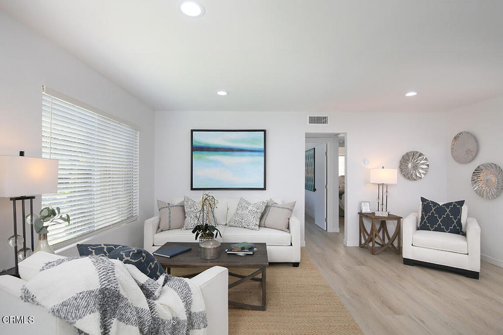 655 Ivy Street Property Photo 4