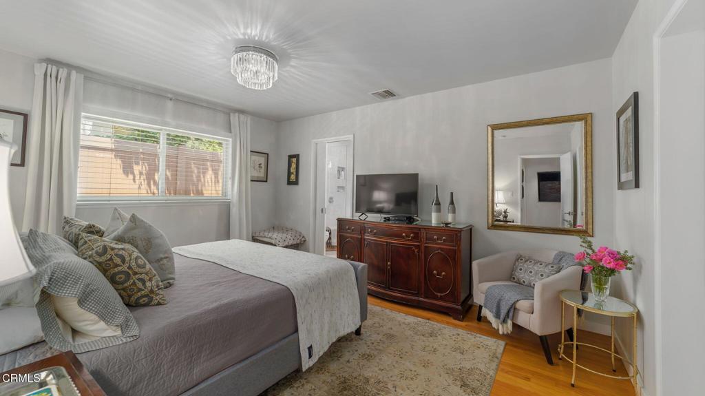 2030 N Altadena Drive Property Photo 21