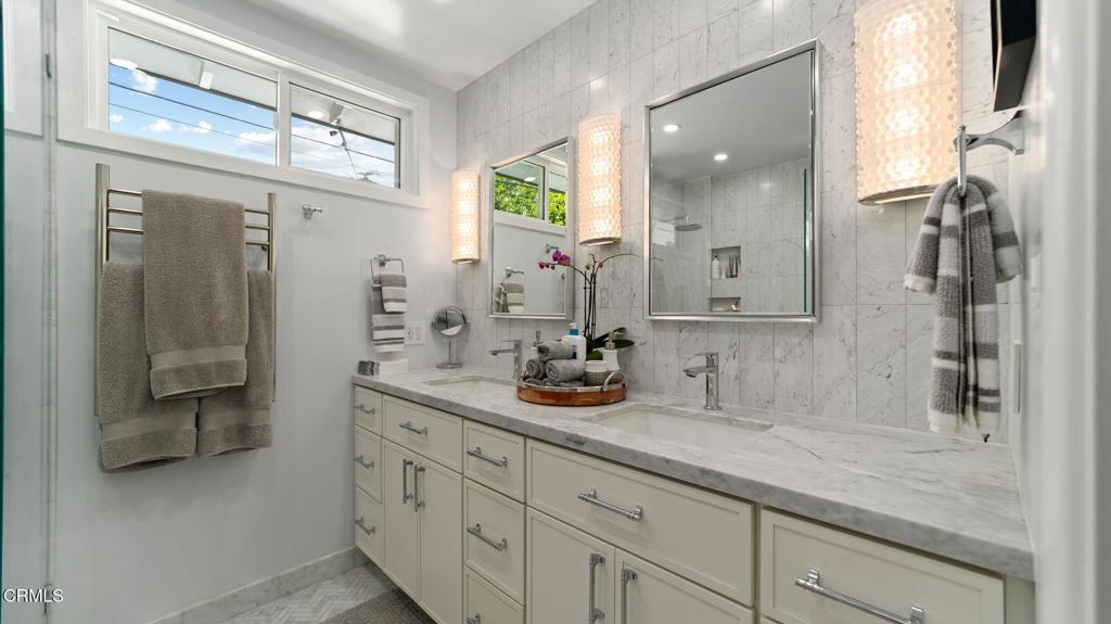 2030 N Altadena Drive Property Photo 23