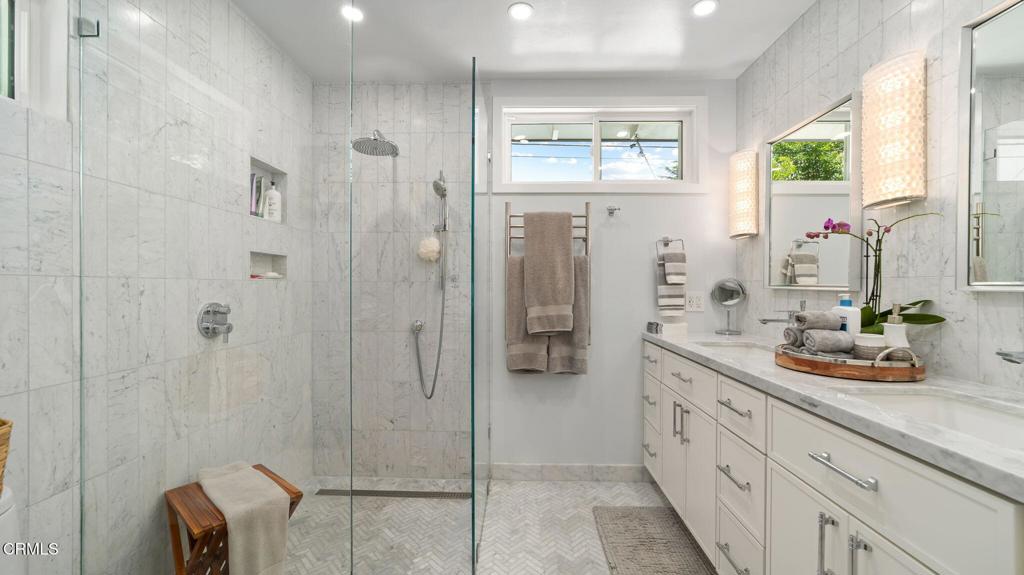 2030 N Altadena Drive Property Photo 24