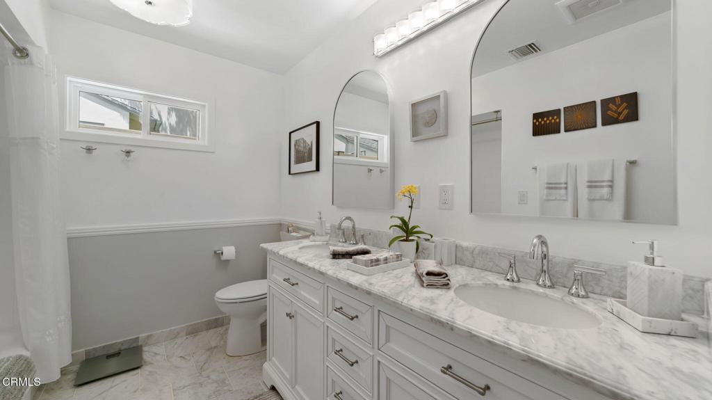 2030 N Altadena Drive Property Photo 28