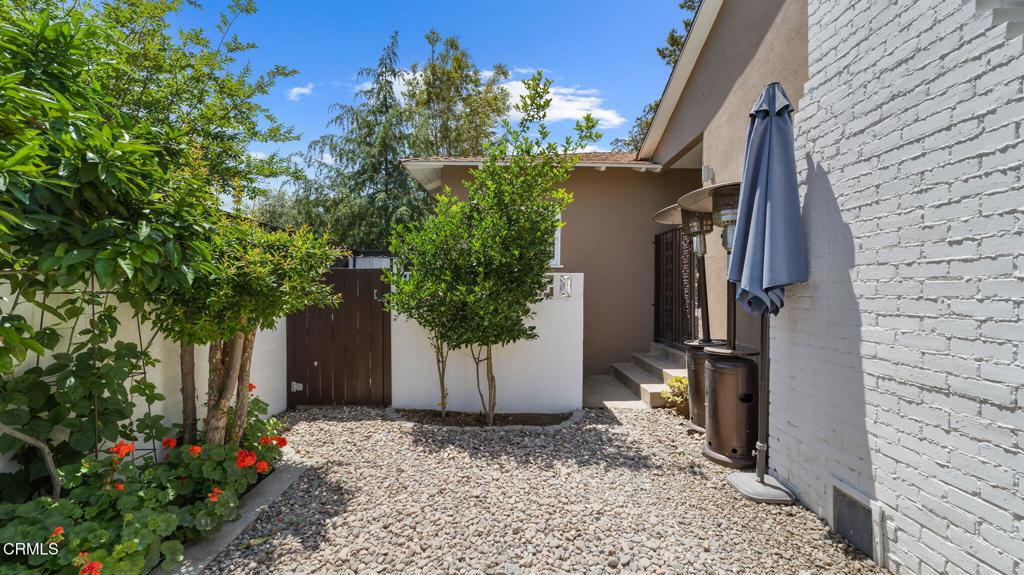 2030 N Altadena Drive Property Photo 52