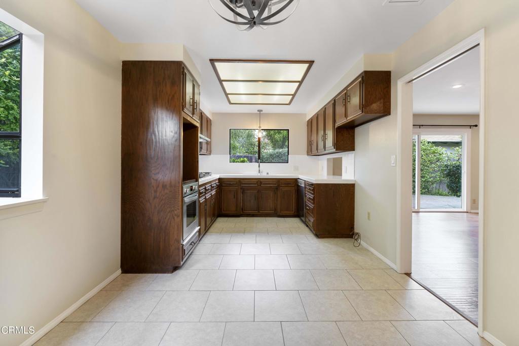 6347 N Muscatel Avenue Property Photo 9