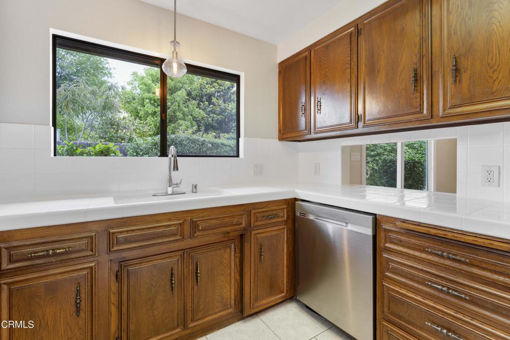 6347 N Muscatel Avenue Property Photo 11
