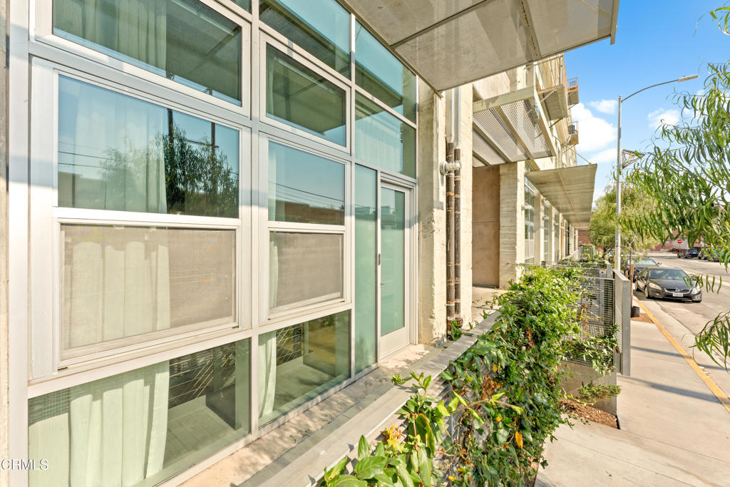 530 S Hewitt Street 129 Property Photo 3