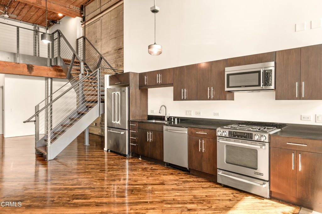 530 S Hewitt Street 129 Property Photo 8