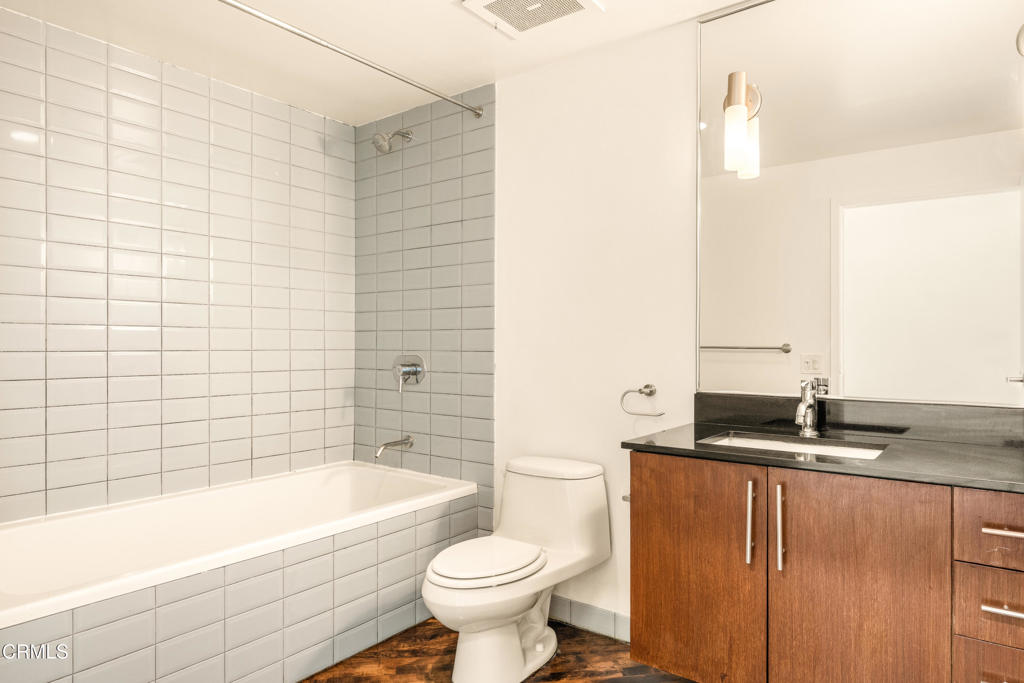 530 S Hewitt Street 129 Property Photo 21