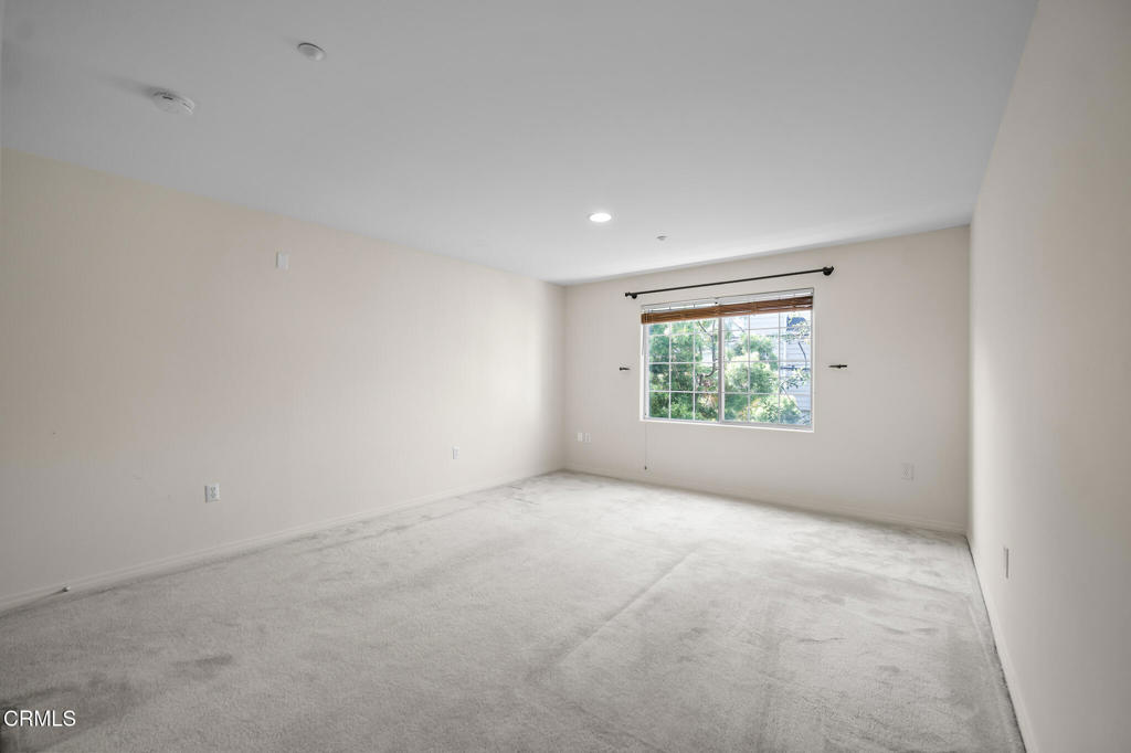 530 W Stocker 206 Property Photo 21