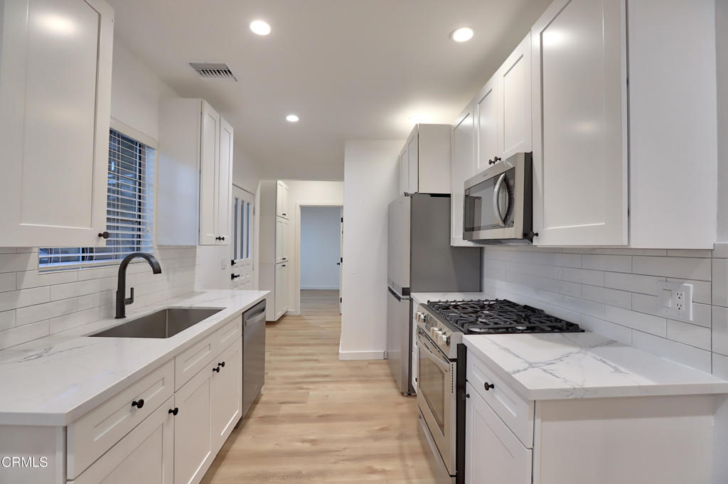 2236 Glendale Boulevard 1/2 Property Photo 8