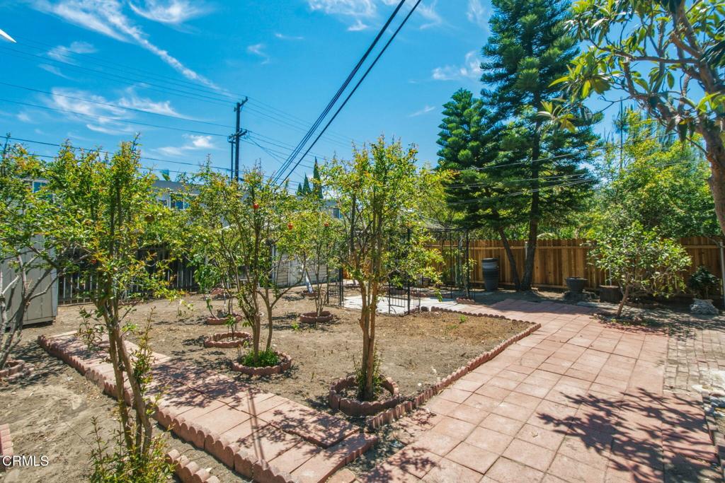 328 N Isabel Property Photo 12