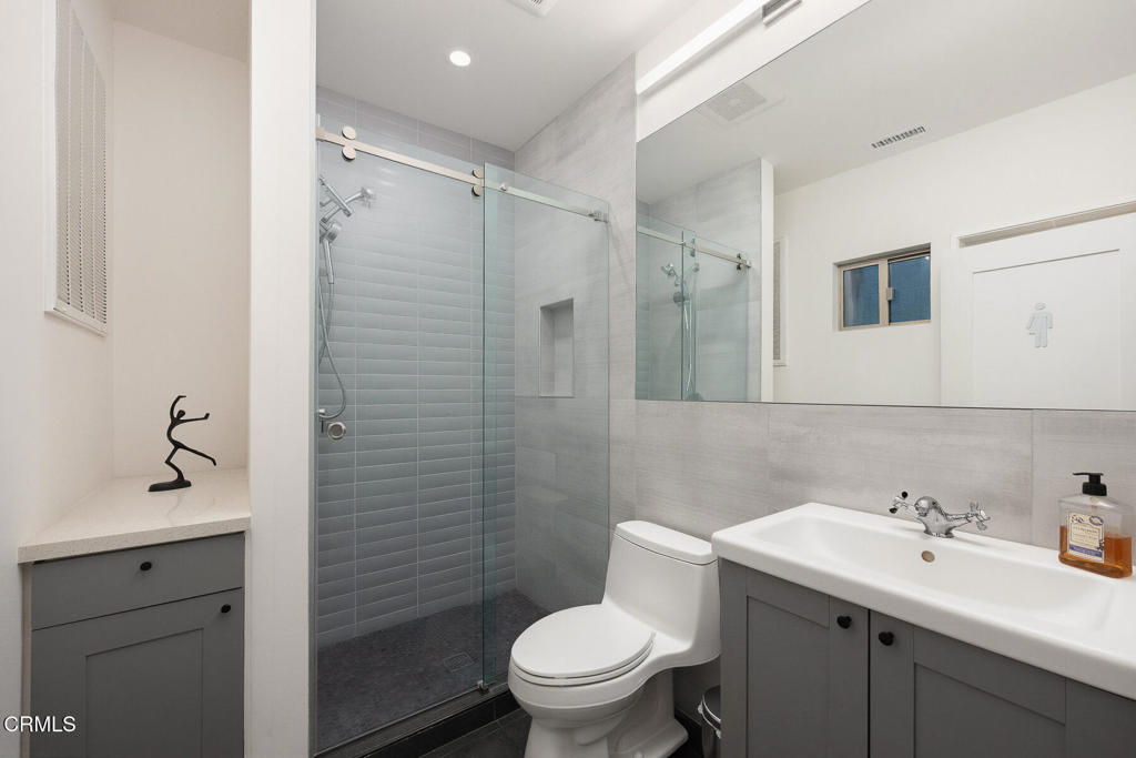 1913 1915 Hyperion Avenue Property Photo 14
