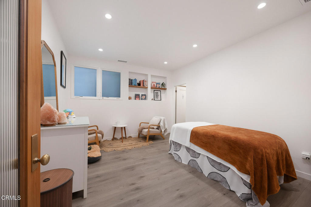 1913 1915 Hyperion Avenue Property Photo 15