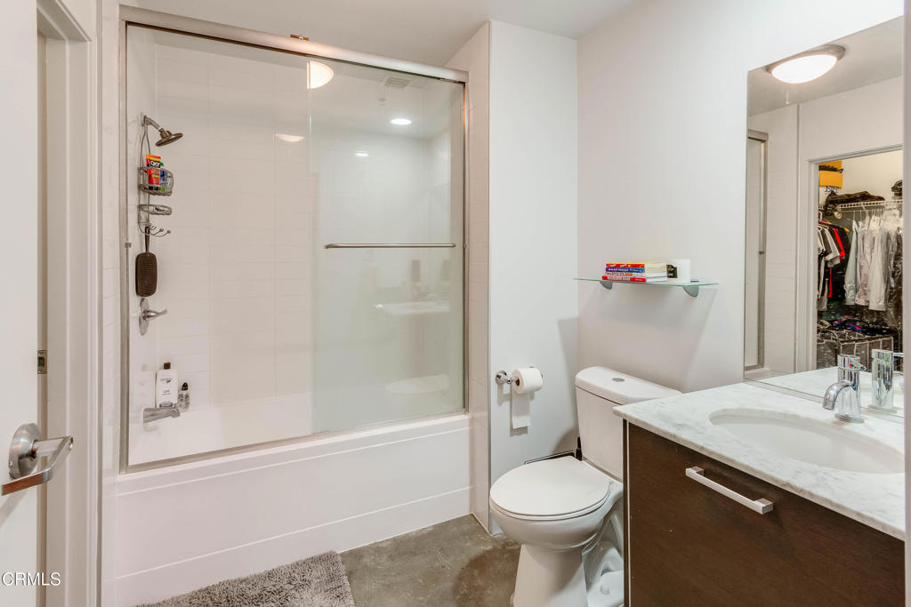 645 W 9th Street 221 Property Photo 12